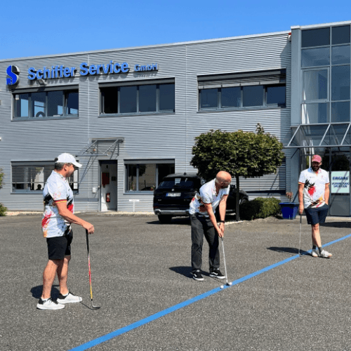 Team Deutschland Vizemeister - Golf vorm Gebäude