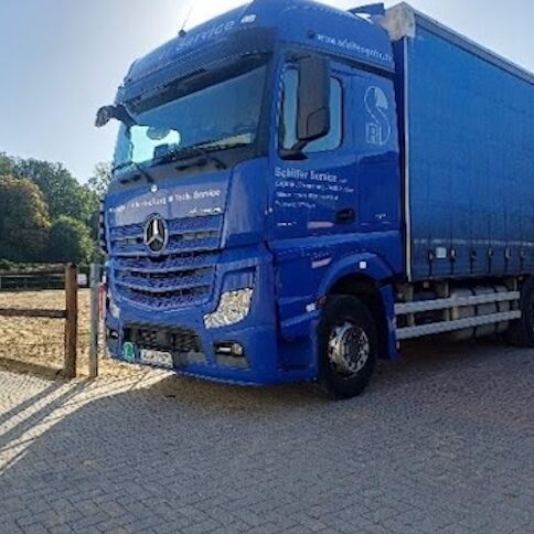 LKW beim Reitturnier